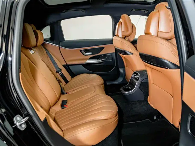 Mercedes-Benz E-Class — Фото автомобиля 20