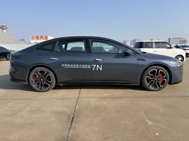 Nissan N7 — Фото автомобиля 5