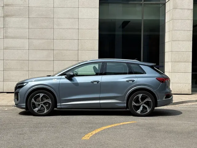 Audi Q4 e-tron — Фото автомобиля 4