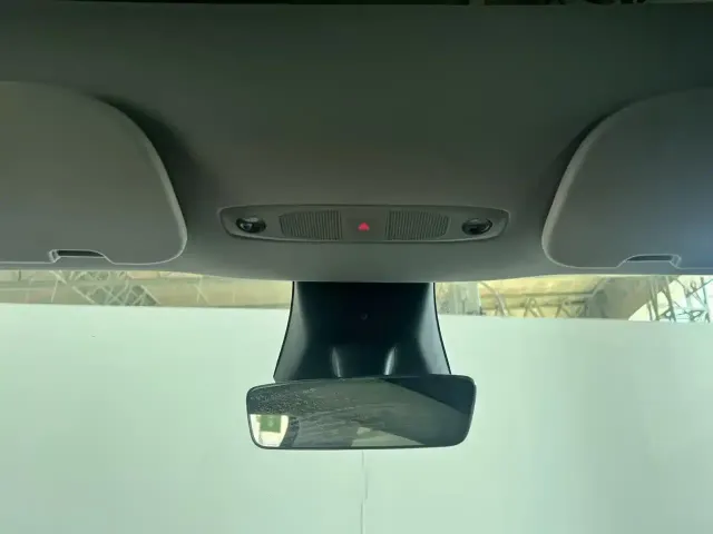 Tesla Model Y — Фото автомобиля 21