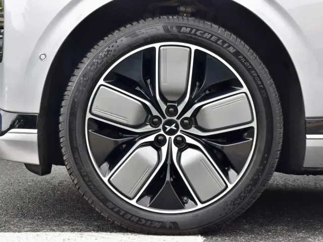 Xpeng G9 — Фото автомобиля 7