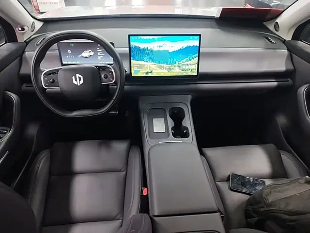 Leapmotor C10 — Фото автомобиля 13