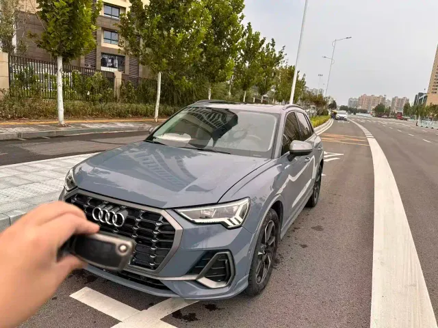 Фотография автомобиля — Audi Q3