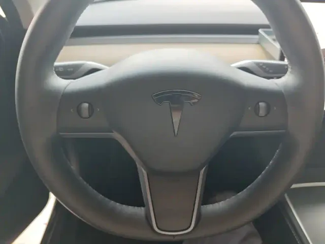 Tesla Model Y — Фото автомобиля 10