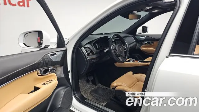 Volvo XC90 — Фото автомобиля 15