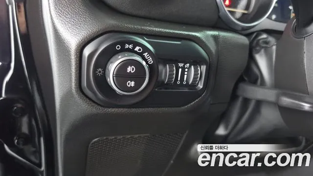 Jeep Wrangler JL — Фото автомобиля 26