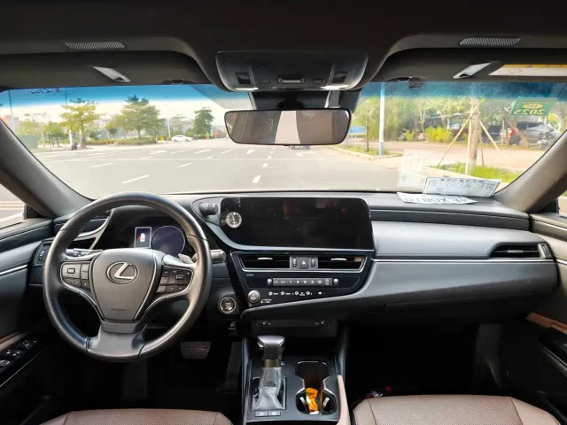 Lexus ES — Фото автомобиля 9
