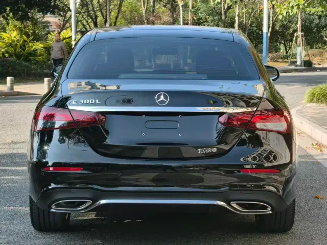 Mercedes-Benz E-Class — Фото автомобиля 6
