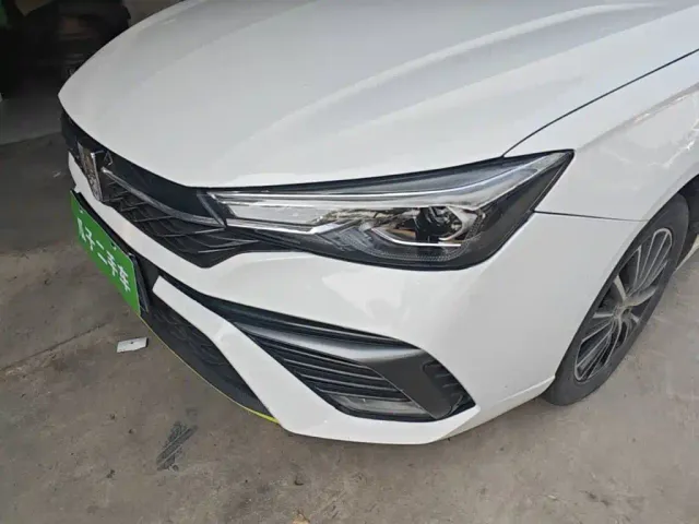 Roewe i5 — Фото автомобиля 23