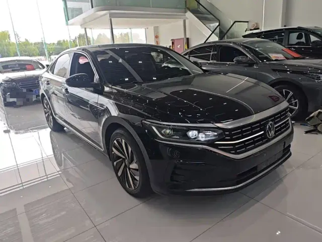 Volkswagen Passat — Фото автомобиля 3