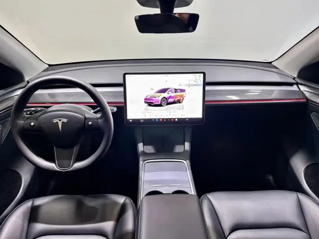 Tesla Model Y — Фото автомобиля 13
