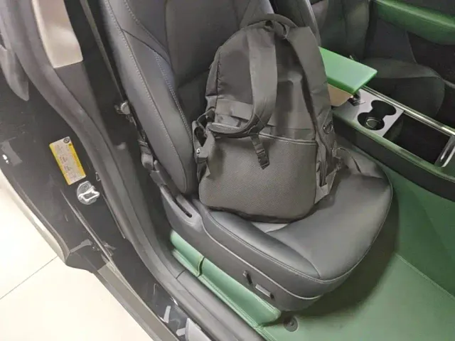 Tesla Model Y — Фото автомобиля 24