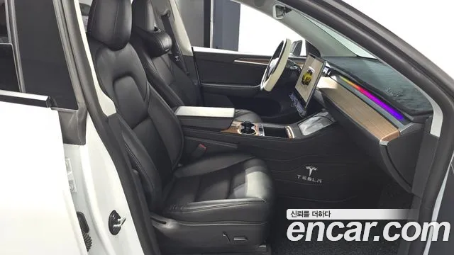 Tesla Model Y — Фото автомобиля 26