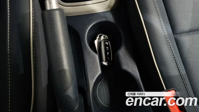 Hyundai Venue — Фото автомобиля 30