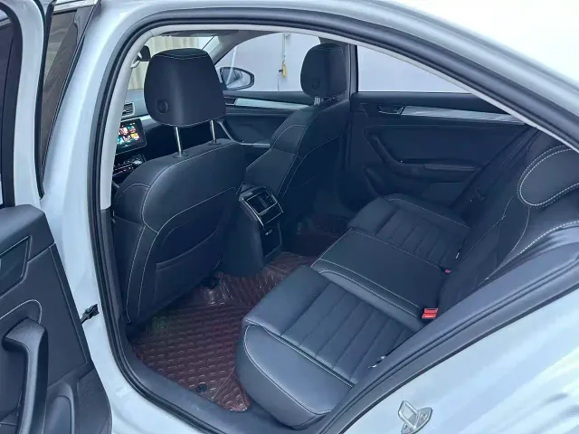 Skoda Superb — Фото автомобиля 8