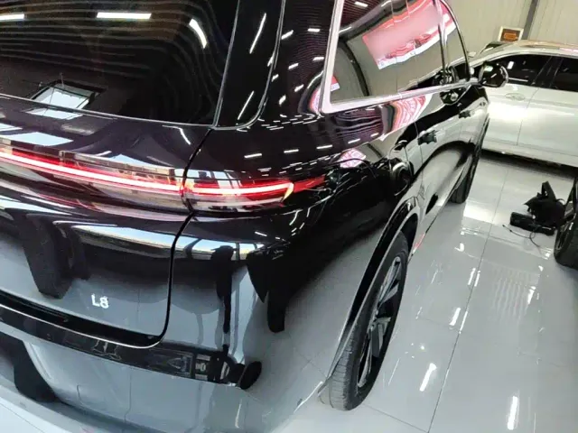 Li Auto L8 — Фото автомобиля 7