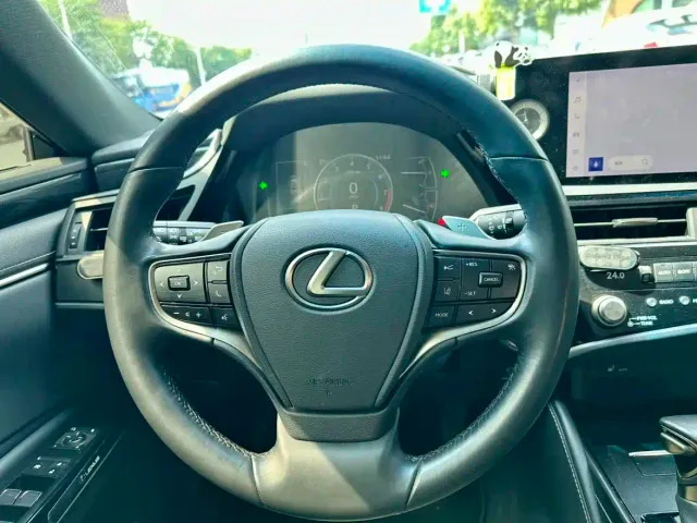 Lexus ES — Фото автомобиля 5