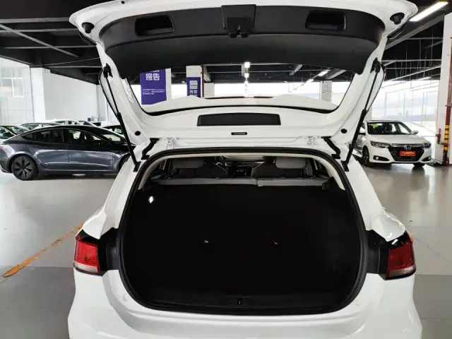 Roewe Ei5 — Фото автомобиля 11