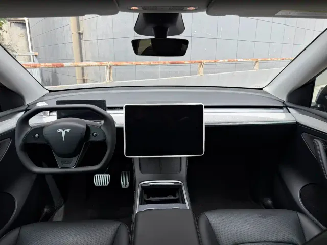 Tesla Model Y — Фото автомобиля 8