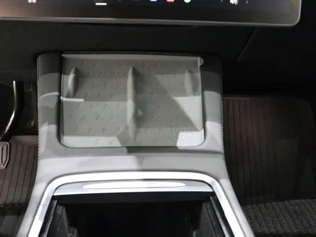 Tesla Model Y — Фото автомобиля 14