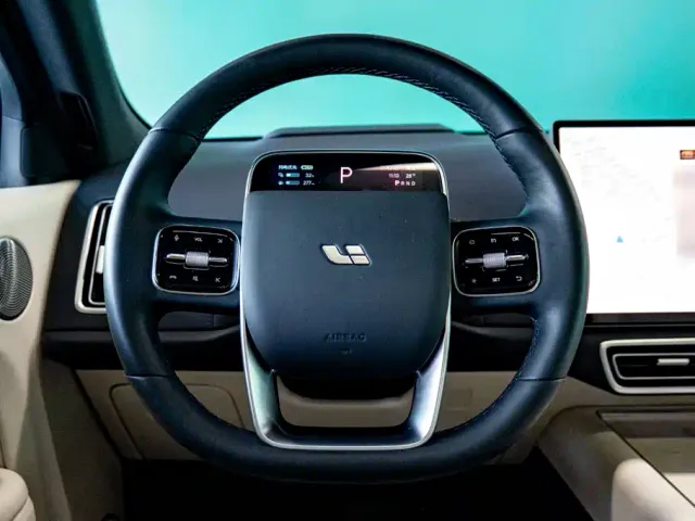 Li Auto L7 — Фото автомобиля 11