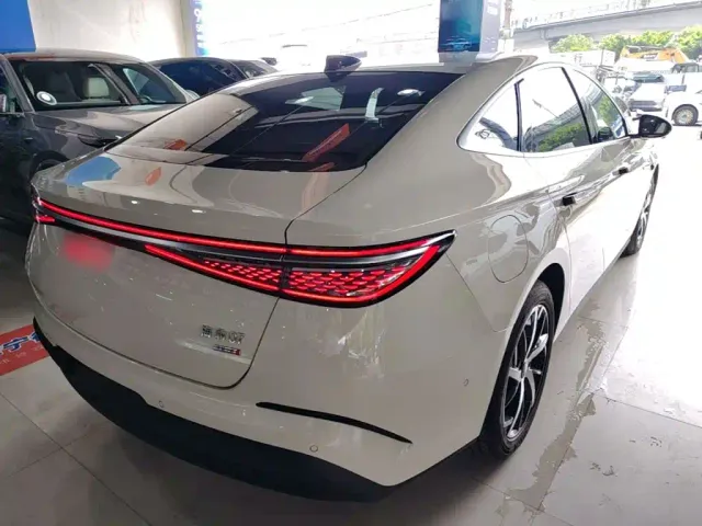 BYD Seal 07 DM-i — Фото автомобиля 6