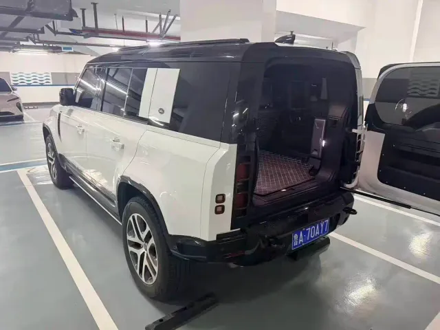 Land Rover Defender — Фото автомобиля 4
