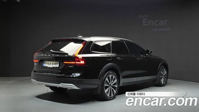 Volvo V90 — Фото автомобиля 2