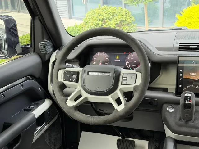 Land Rover Defender — Фото автомобиля 11