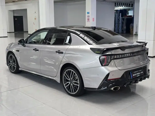 Lynk & Co 03 — Фото автомобиля 14