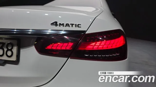 Mercedes-Benz E-Class — Фото автомобиля 21