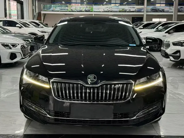 Skoda Superb — Фото автомобиля 2