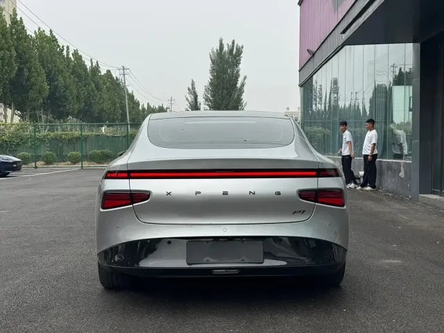 Xpeng P7 — Фото автомобиля 4