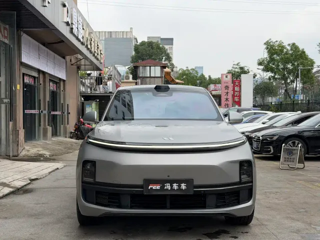 Li Auto L9 — Фото автомобиля 10