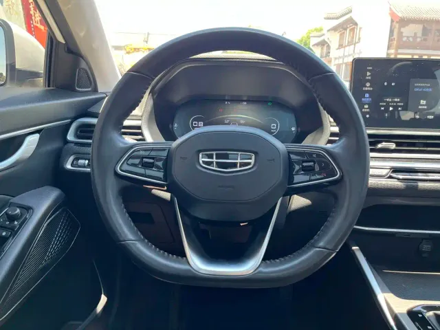 Geely Emgrand — Фото автомобиля 12