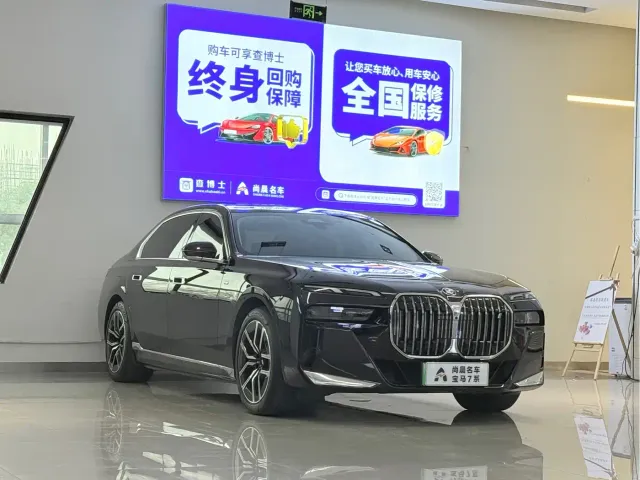 BMW i7 — Фото автомобиля 3