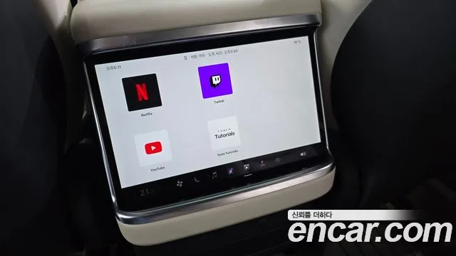 Tesla Model X — Фото автомобиля 26