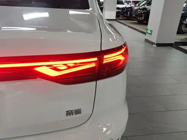 Geely Emgrand — Фото автомобиля 7
