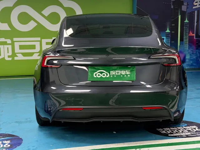 Tesla Model 3 — Фото автомобиля 13