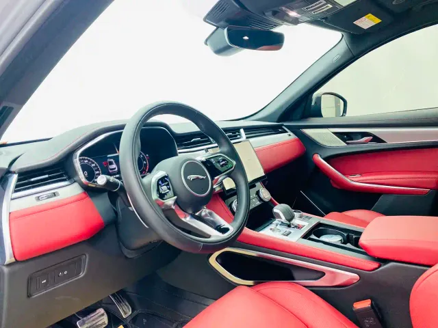 Jaguar F-Pace — Фото автомобиля 13