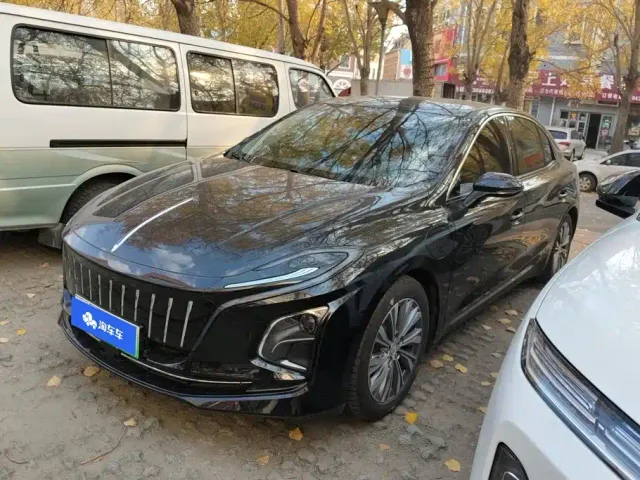 Фотография автомобиля — Hongqi E-QM5