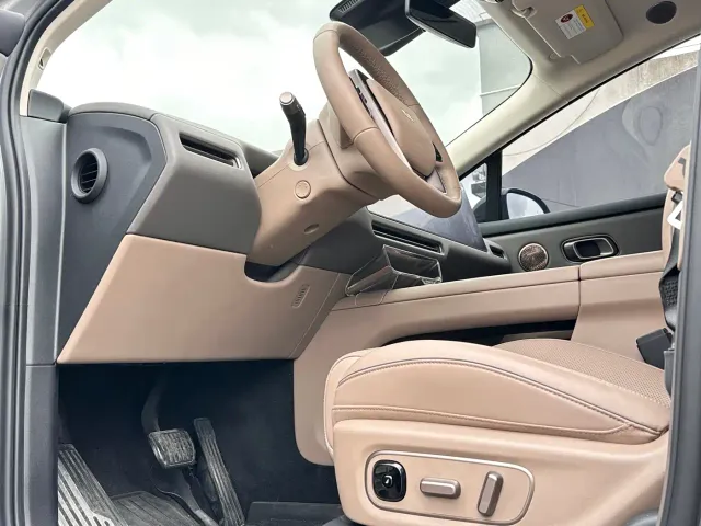 Li Auto i8 — Фото автомобиля 13