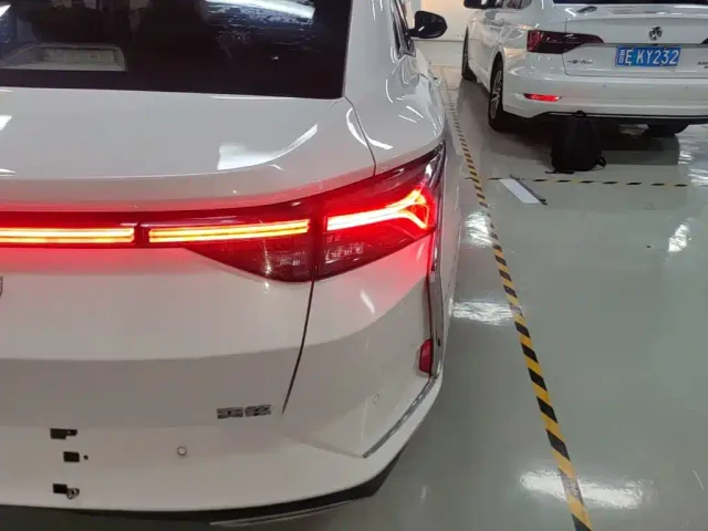Dongfeng Yixuan — Фото автомобиля 7