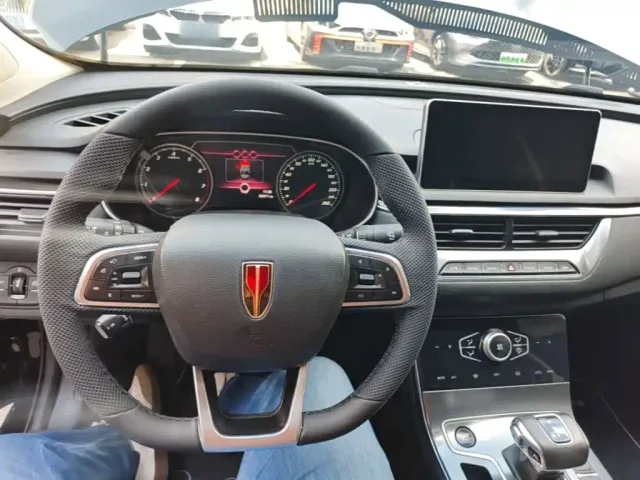 Hongqi H5 — Фото автомобиля 9