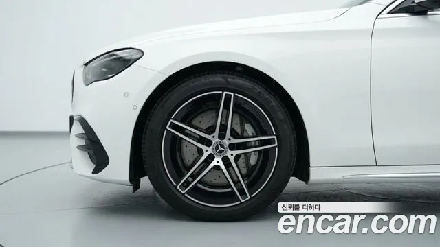 Mercedes-Benz E-Class — Фото автомобиля 2