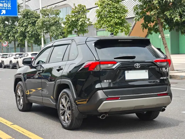 Toyota RAV4 — Фото автомобиля 6