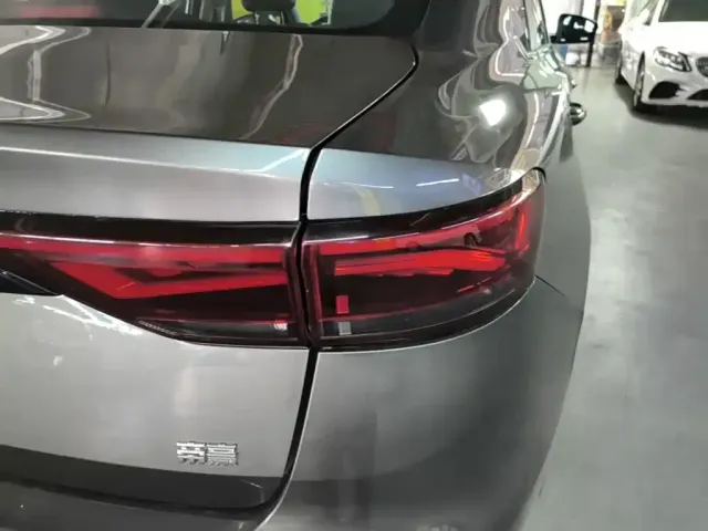 Geely Emgrand — Фото автомобиля 7