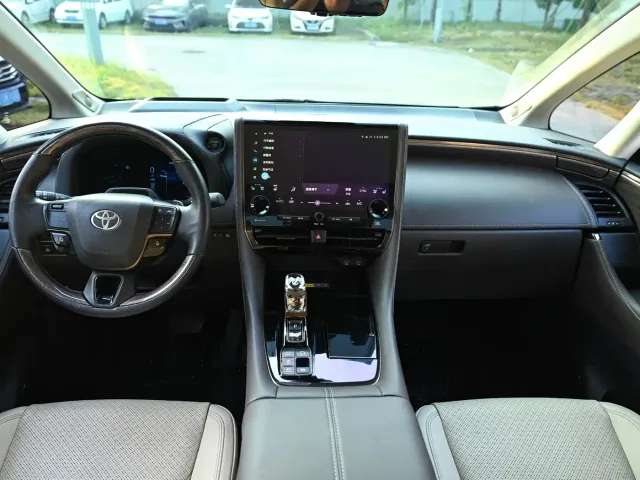 Toyota Alphard — Фото автомобиля 20