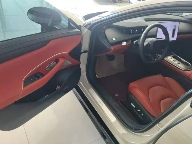 Xiaomi SU7 — Фото автомобиля 15