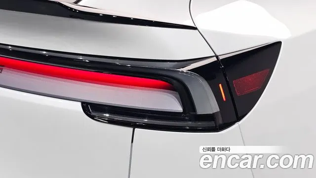 Tesla Model Y — Фото автомобиля 22